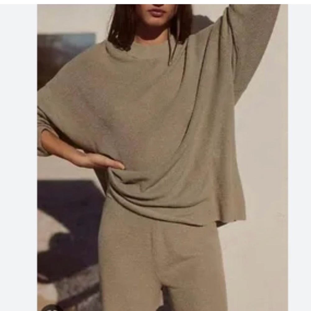 Free People Malibu Solid Surf Shorts and Sweater Set Size Small Stone NEW